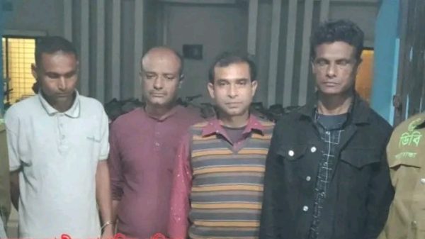 গাইবান্ধায় পুলিশ কনস্টেবল  চাকরি দেয়ার নাম  প্রতারণার অভিযোগে আটক-৪ পলাতক- ১