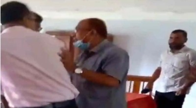 পত্নীতলায় ক্লাস চলাকালীন বিদ‍্যালয়ে শিক্ষকদের মধ্যে হাতাহাতি