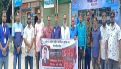 দৌলতপুরে সরকারি উদ্যোগে চরাঞ্চলের বানভাসী মানুষের মাঝে ত্রাণ সামগ্রী বিতরণ