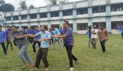 সাতক্ষীরা শিক্ষককে মারধর করে বাজারে ঘোরালেন বিএনপি ও ছাত্রদলের নেতাকর্মীরা