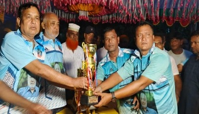 প্রতিষ্ঠাবার্ষিকী উপলক্ষে দৌলতপুর বিএনপির প্রীতি ফুটবল খেলা