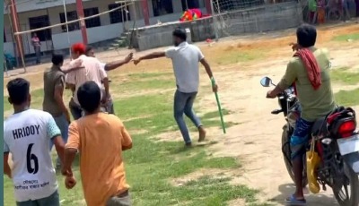 দৌলতপুরে প্রাথমিক বিদ্যালয়ে ছাত্রীদের যৌন হয়রানি: প্রধান শিক্ষককে গণধোলাই