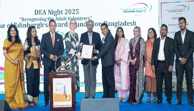 ব্র্যাক ইউনিভার্সিটি পেল ডিউক অব এডিনবরার ‘এমপাওয়ারমেন্ট’ ট্রফি