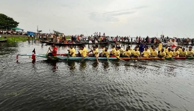 নওগাঁয় মরহুম আস্তান মোল্লার স্মরণে ঐতিহ্যবাহী নৌকা বাইচ