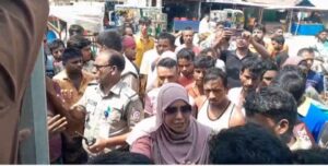 মাদক না পেয়ে টাকা ছিনতাইয়ের চেষ্টা: জনরোষে আটক মাদকদ্রব্য কর্মকর্তা
