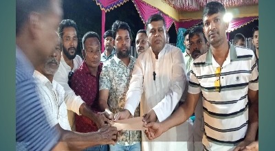 তাড়াশে এমপি মনোনয়ন প্রত্যাশী পাপ্পুর পূজা মন্ডপ পরিদর্শন