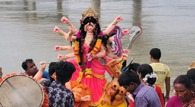 কাউনিয়ায় বিজয়া দশমীতে প্রতিমা বিসর্জ্জনের মধ্যে দুর্গোৎসবের সমাপ্তি