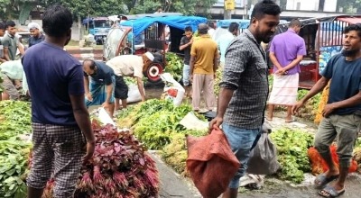 ঠাকুরগাঁওয়ে পাইকারি বাজারে সবজির দাম চড়া;কিছুটা স্বস্তি ফিরেছে মরিচে 