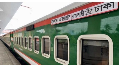 বনলতা এক্সপ্রেস থেকে অস্ত্রভর্তি ট্রলি ব‍্যাগ উদ্ধার