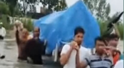 কোমর পানিতে মায়ের লাশ: ঠাকুরগাঁওয়ে এক অবর্ণনীয় মানবিক ট্র্যাজেডি