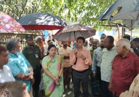 দুই শতাব্দীর ঐতিহ্যবাহী ‘পাখির গ্রাম’ পরিদর্শনে জেলা প্রশাসক