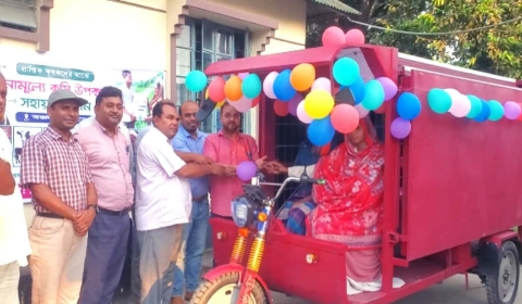 নাগেশ্বরীতে প্রান্তিক কৃষকের মাঝে ভ্রাম্যমান সৌরসেচ ব্যবস্থা বিতরণ