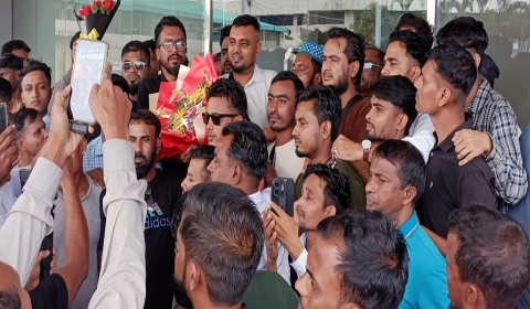 পর্তুগাল থেকে দেশে ফিরে বিমানবন্দরে অভ্যর্থনায় সিক্ত হলেন তালুকদার গিয়াস উদ্দিন