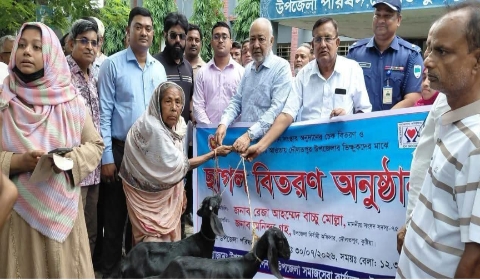 দৌলতপুরে ভিক্ষুকদের কর্মসংস্থানের লক্ষ্যে ছাগল বিতরণ