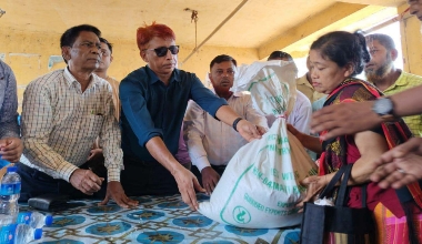রাঙামাটির নানিয়ারচরে মাঝে খাদ্যশস্য বিতরণ কার্যক্রমের উদ্বোধন