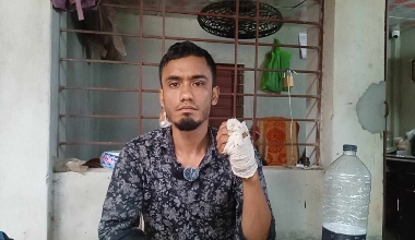 নওগাঁয় রাতে সিয়াম ফল ভান্ডারের মালিককে মারধোর করে টাকা চুরির অভিযোগ